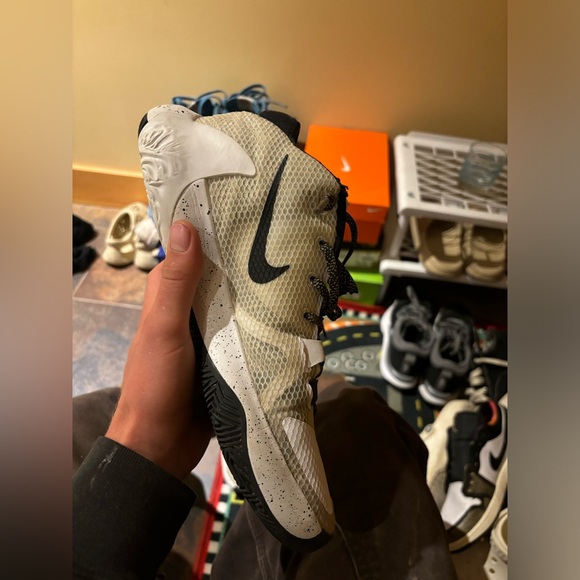 Gianni’s basketball shoes - Picture 5 of 7